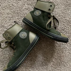 Converse High Top army green sneakers-kids 6 (W 7)